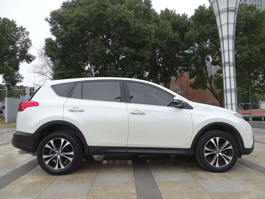 Toyota RAV4 2015 car image #5