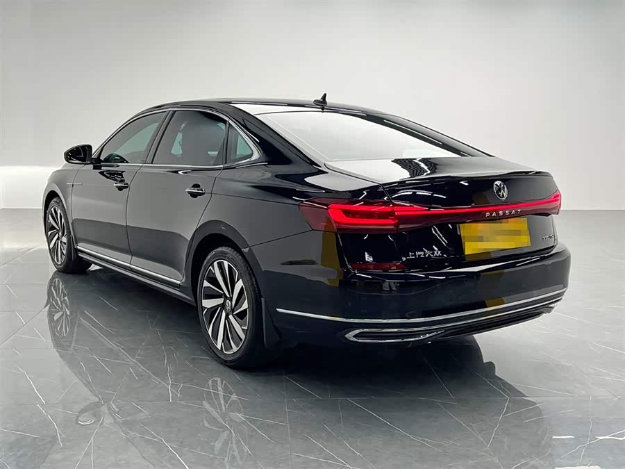 Volkswagen Passat 2023 car image #5