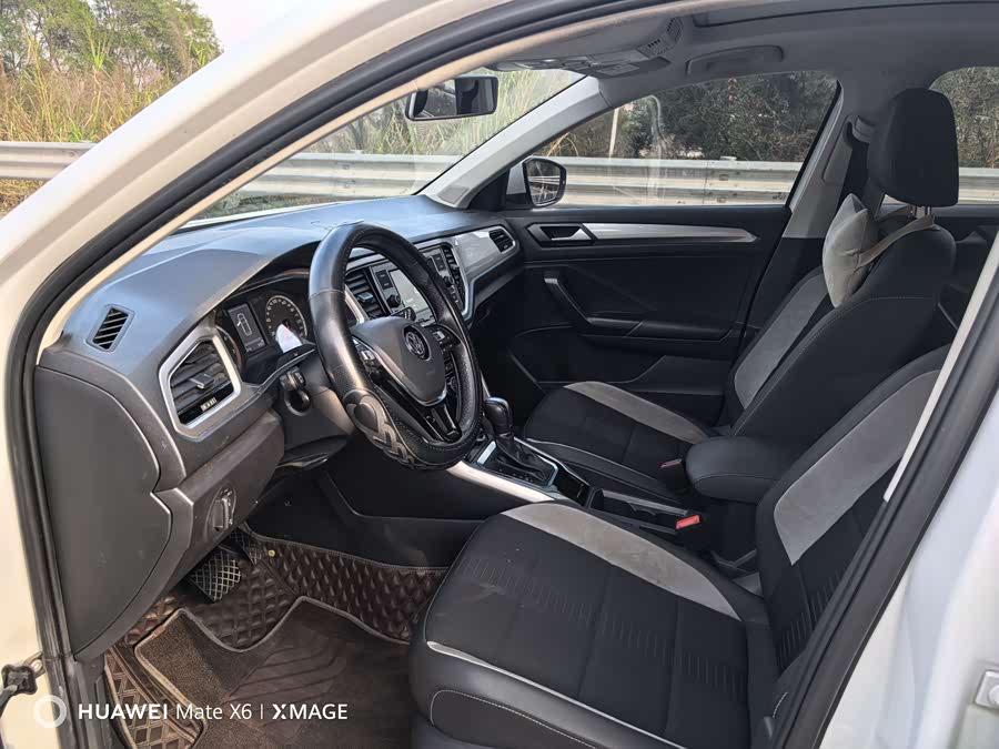 Volkswagen T-Roc 2020 car image #5