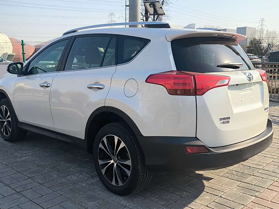 Toyota RAV4 2015 car image #5