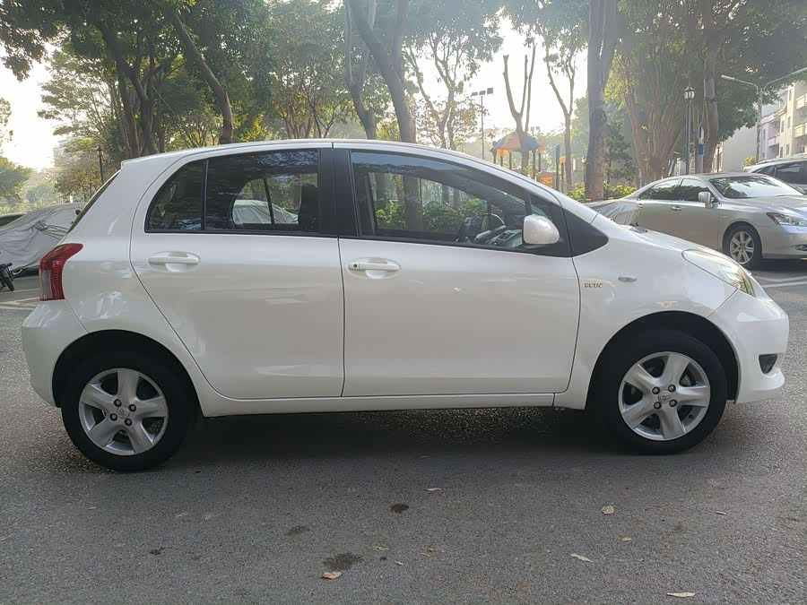 Toyota Yaris 2011 imagen de coche #5