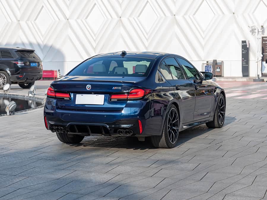 BMW M5 2023 изображение автомобиля #5