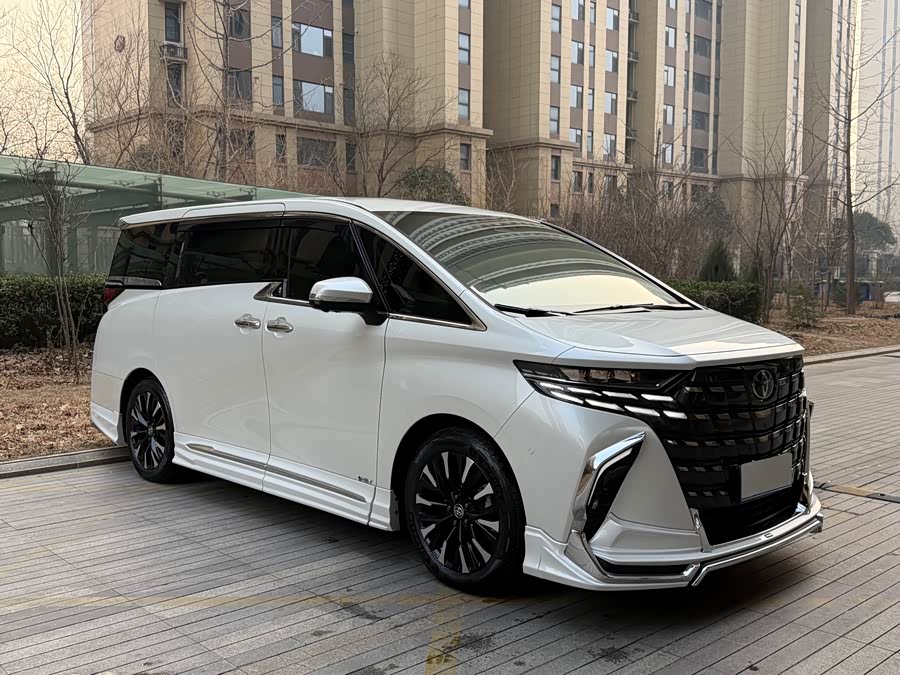 Toyota Alphard 2024 car image #5