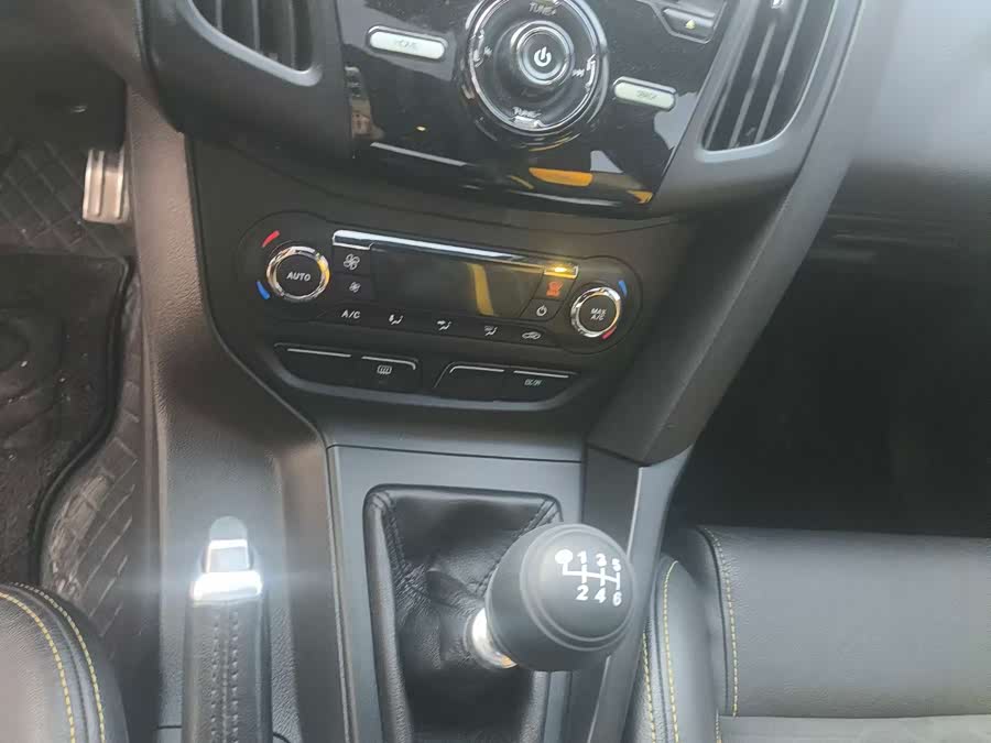 Ford Focus (Imported) 2014 صورة سيارة #5