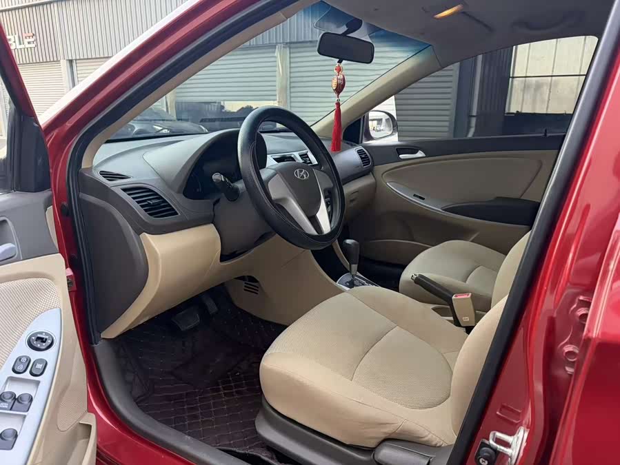 Hyundai Reina 2012 car image #5