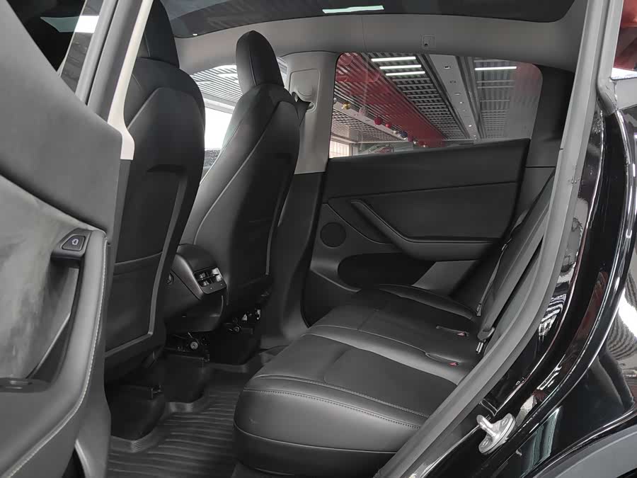 Tesla Model Y 2021 car image #5