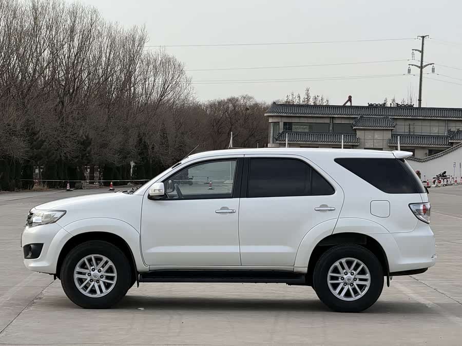 Toyota Fortuner 2016 immagine di auto #5