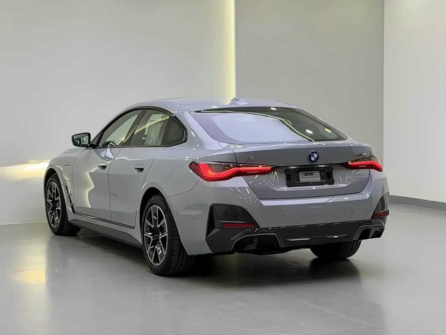 BMW i4 2025 car image #5