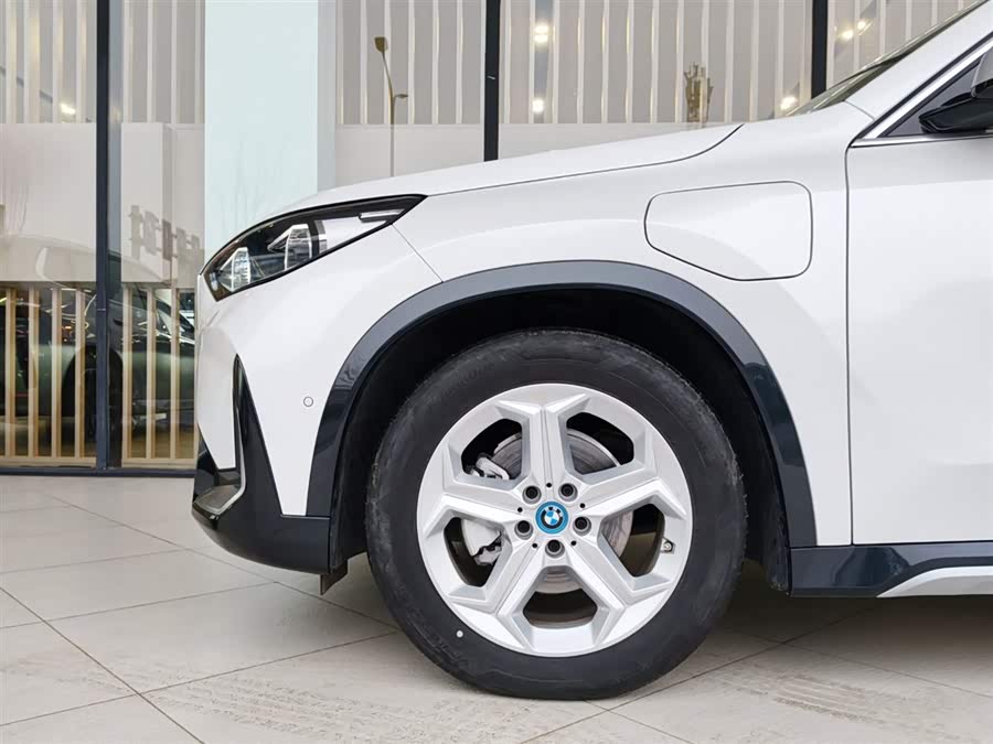 BMW iX1 2025 صورة سيارة #5