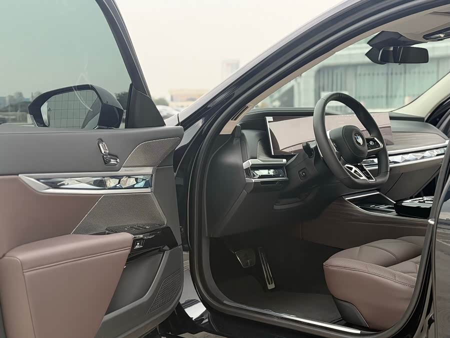 BMW 7 Series 2025 car image #5