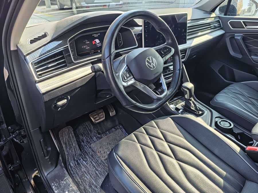 Volkswagen Tiguan L 2024 car image #5