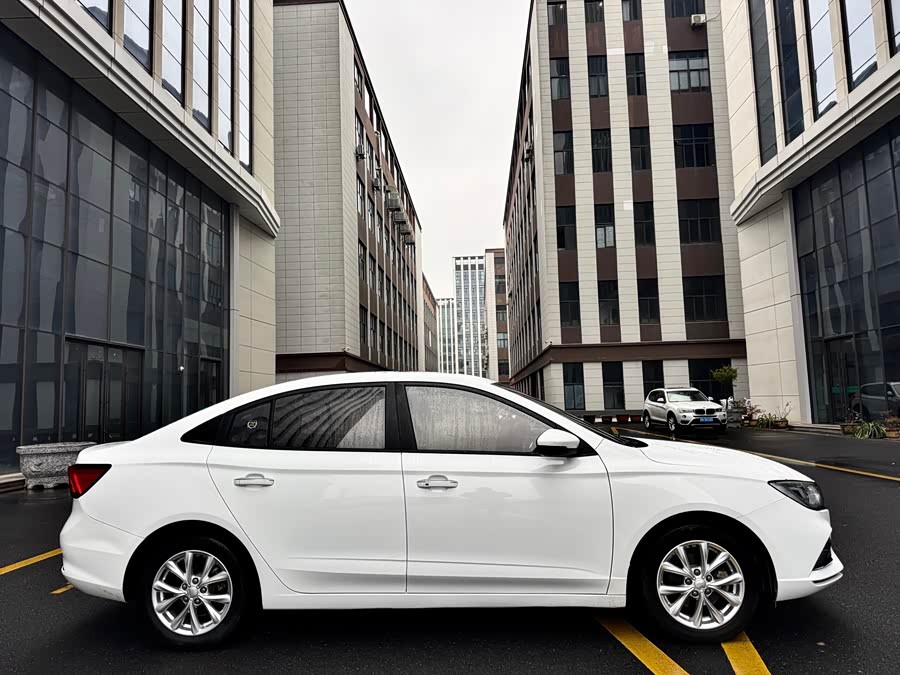 Roewe i5 2019 car image #5