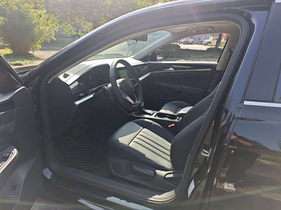 Volkswagen Passat 2022 car image #5