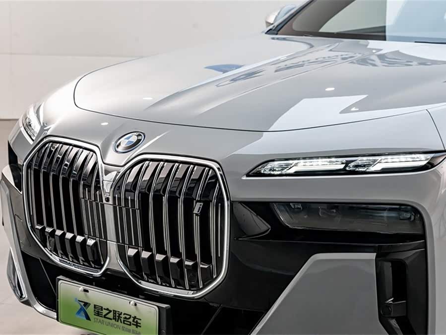 BMW i7 2025 car image #5