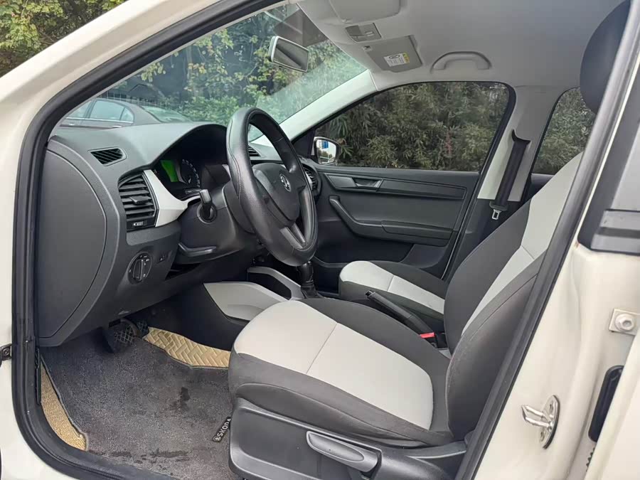 Skoda Fabia 2015 صورة سيارة #5