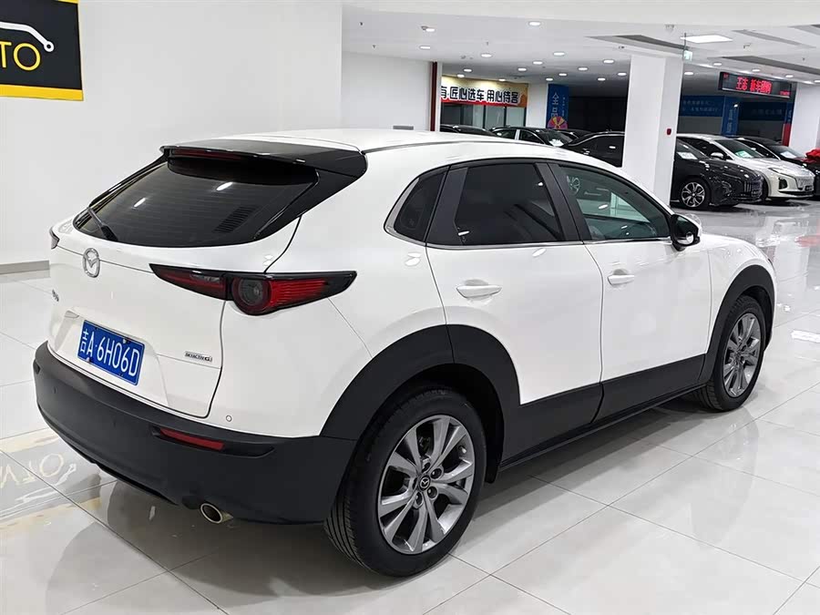 Mazda CX-30 2023 immagine di auto #5