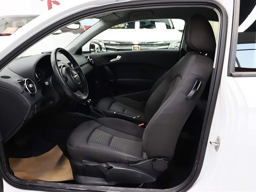 Audi A1 2011 car image #5