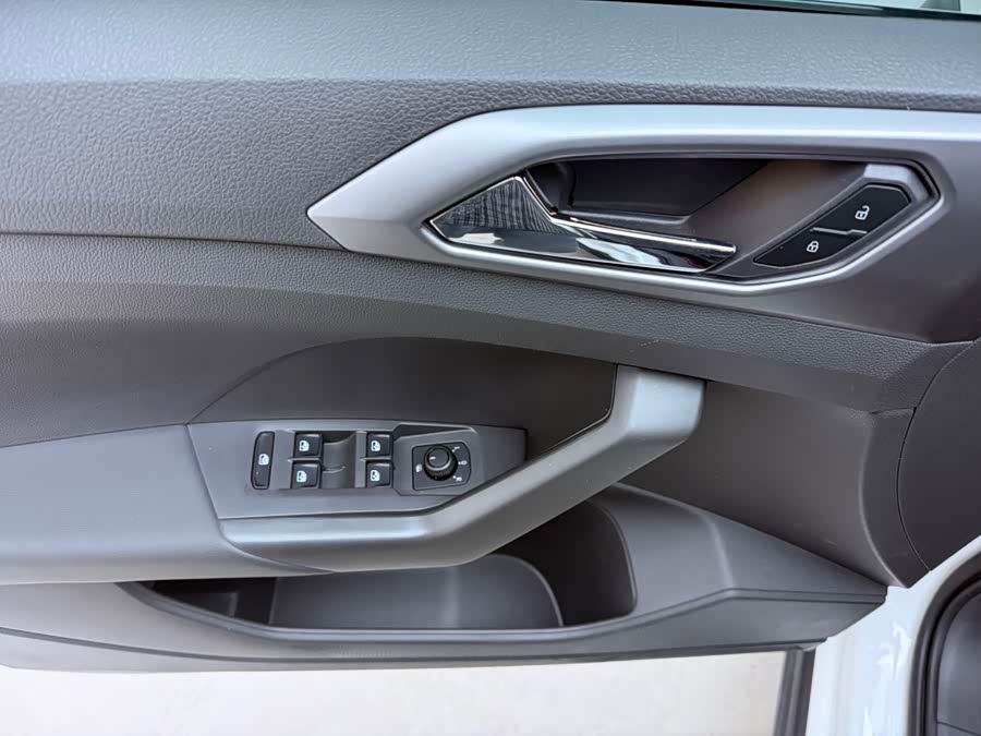 Volkswagen T-Cross 2021 car image #5