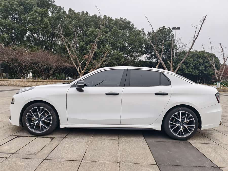 Lynk & Co 03 2020 car image #5