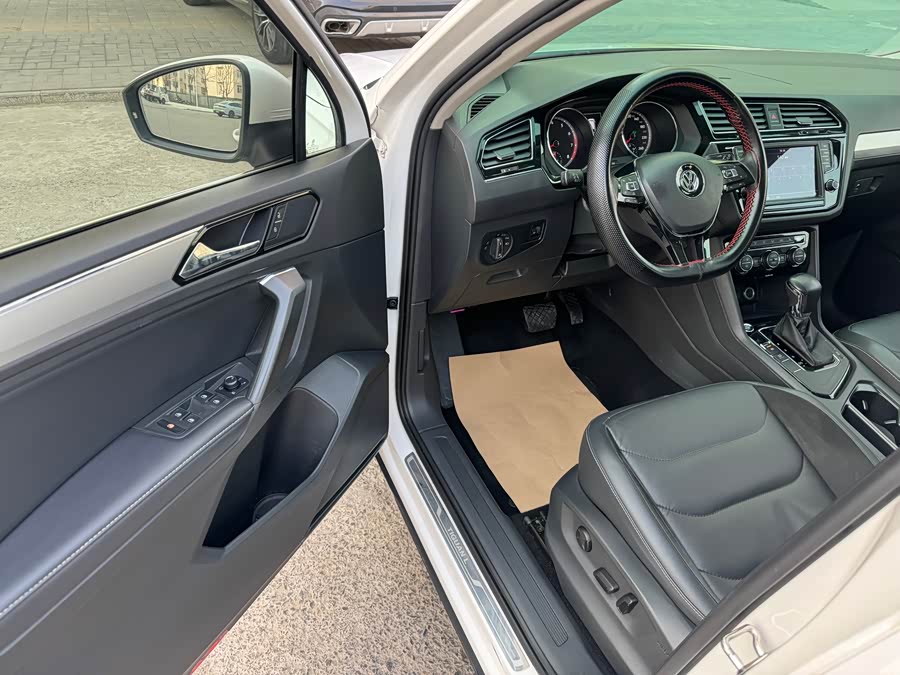 Volkswagen Tiguan L 2018 car image #5