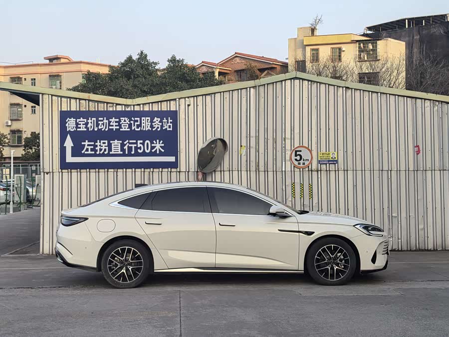 BYD Seal 07 DM-i 2025 immagine di auto #5