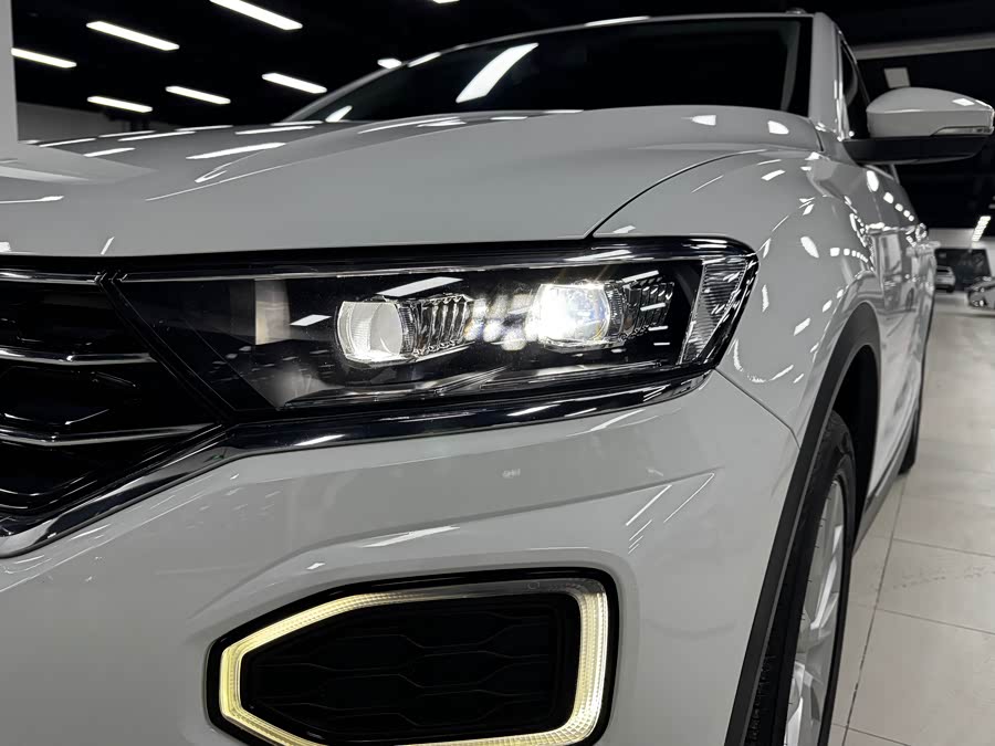 Volkswagen T-Roc 2022 car image #5