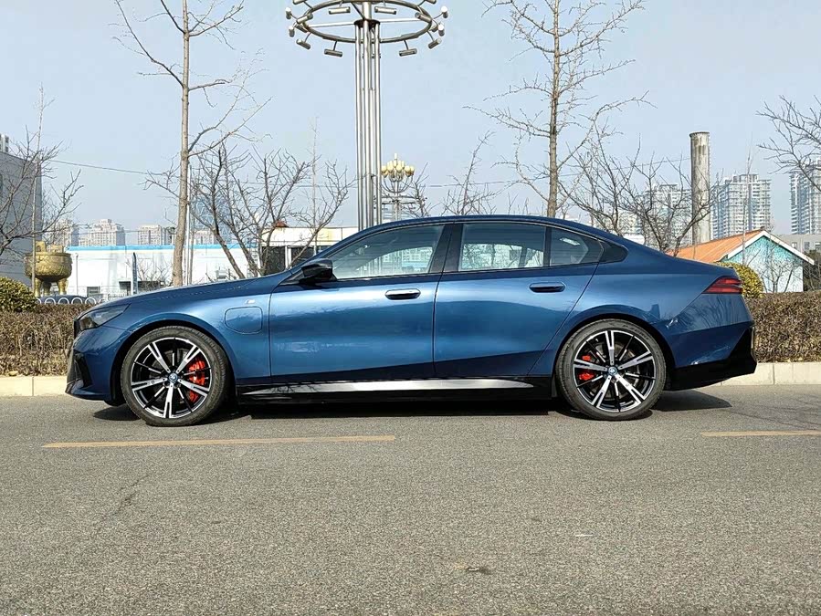 BMW i5 M60 car image #5