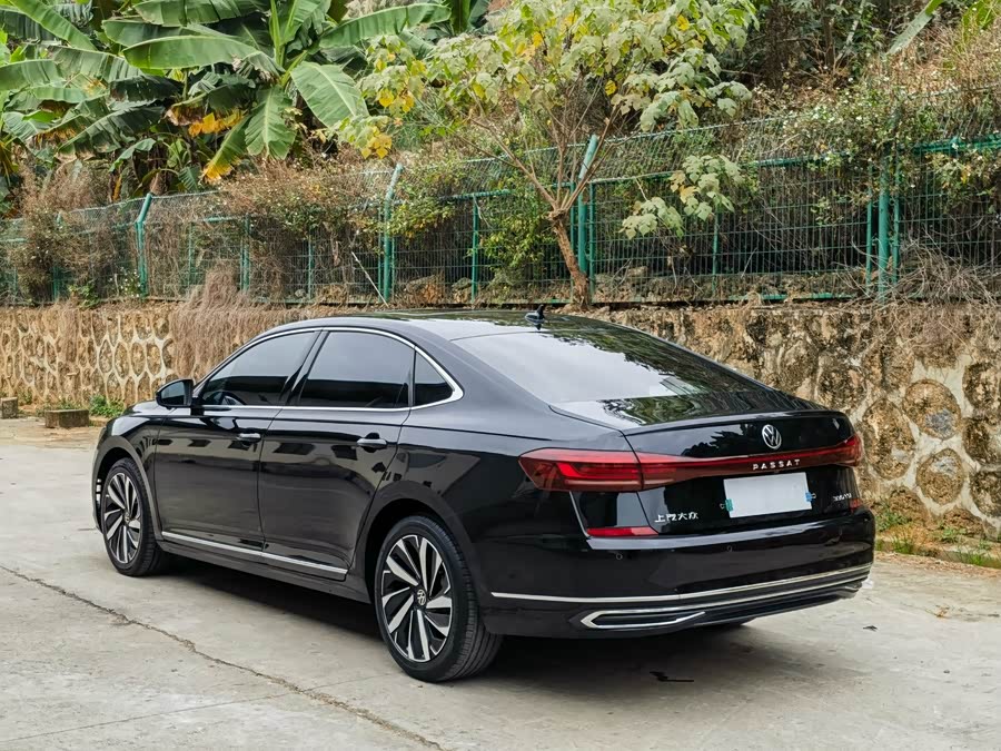 Volkswagen Passat 2022 immagine di auto #5