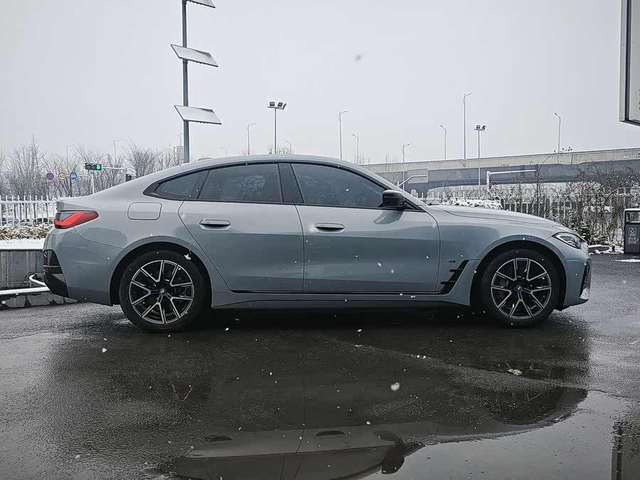 BMW i4 2023 image de voiture #5