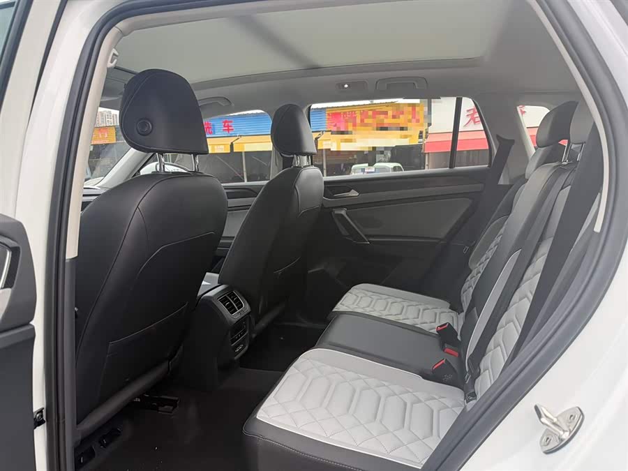 Volkswagen Tayron 2025 immagine di auto #5