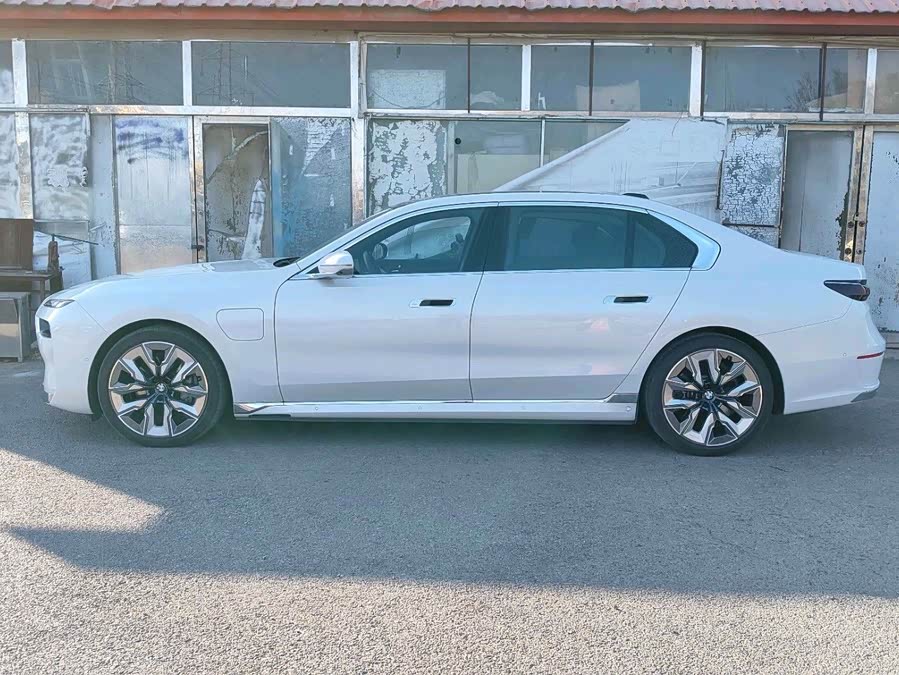 BMW i7 2024 car image #5