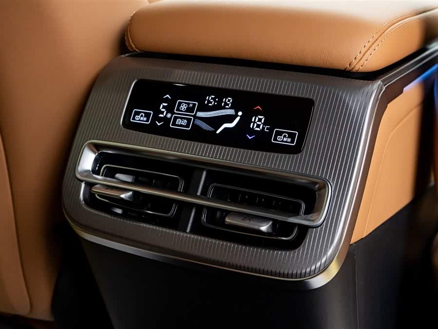 BYD HanL 2025 #5 BYD HanL 2025 car image #5