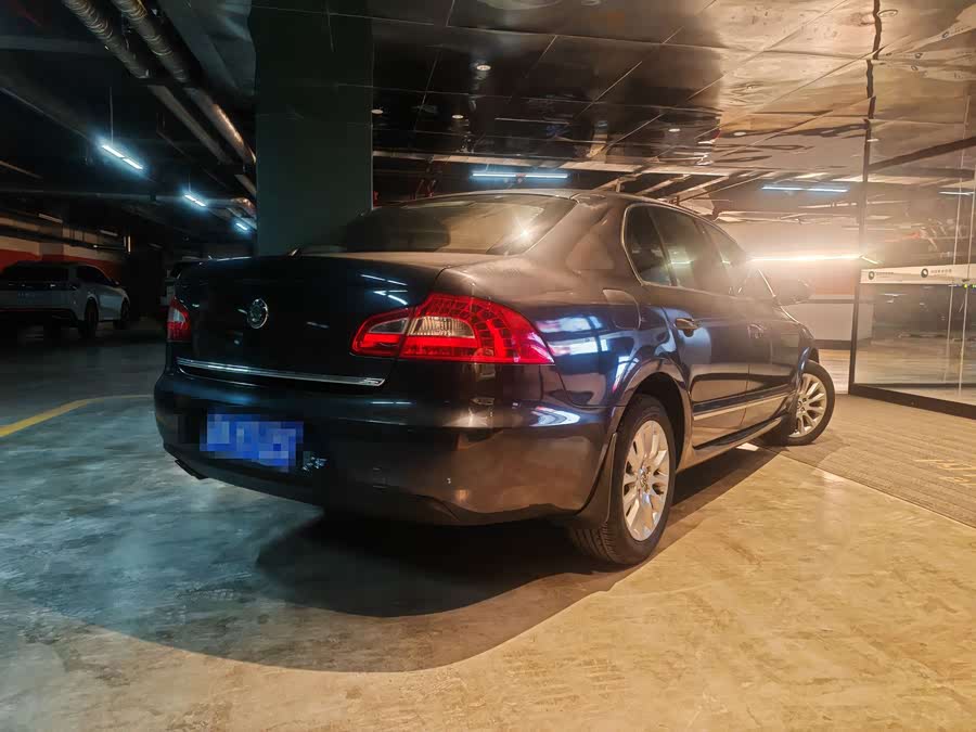 Skoda Superb 2010 car image #5