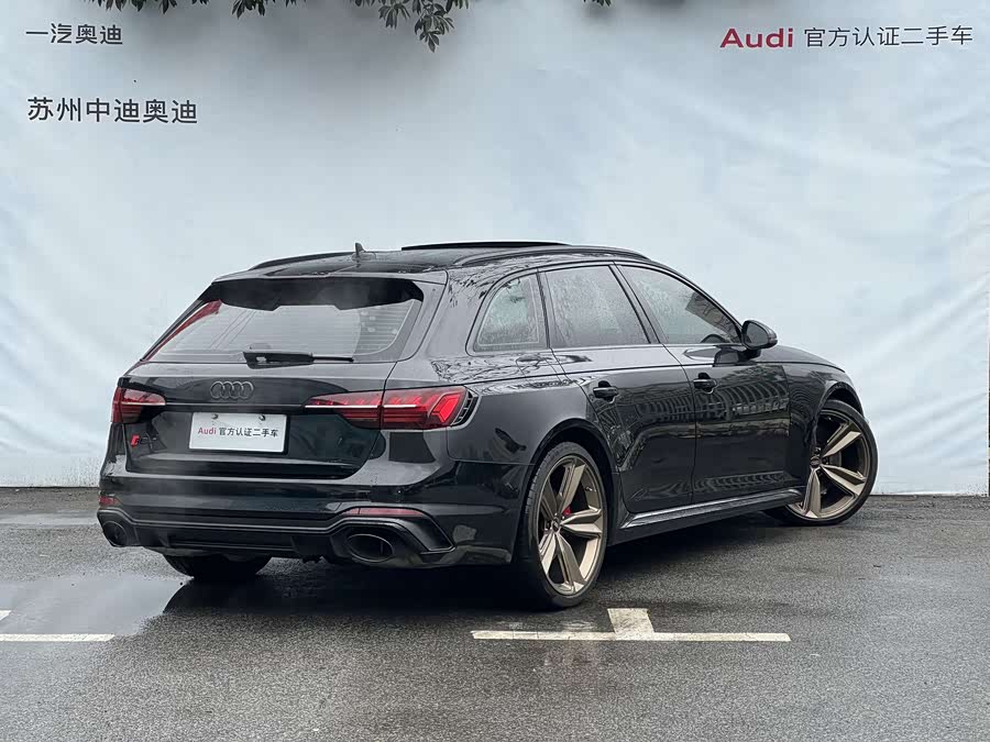 Audi RS 4 2023 car image #5