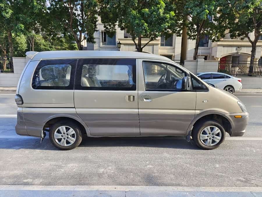 Forthing Lingzhi 2016 car image #5