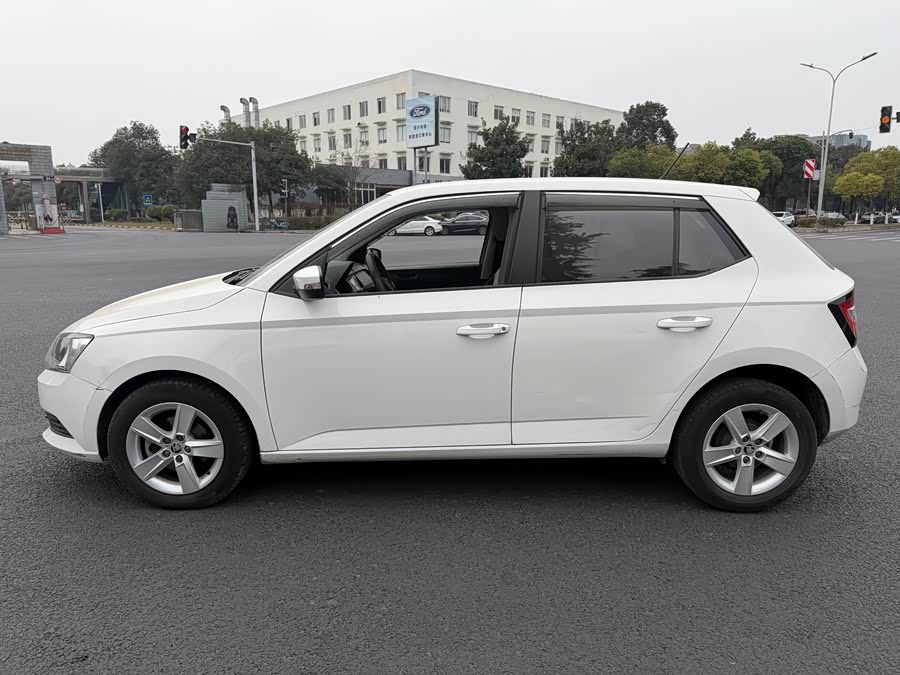 Skoda Fabia 2017 صورة سيارة #5