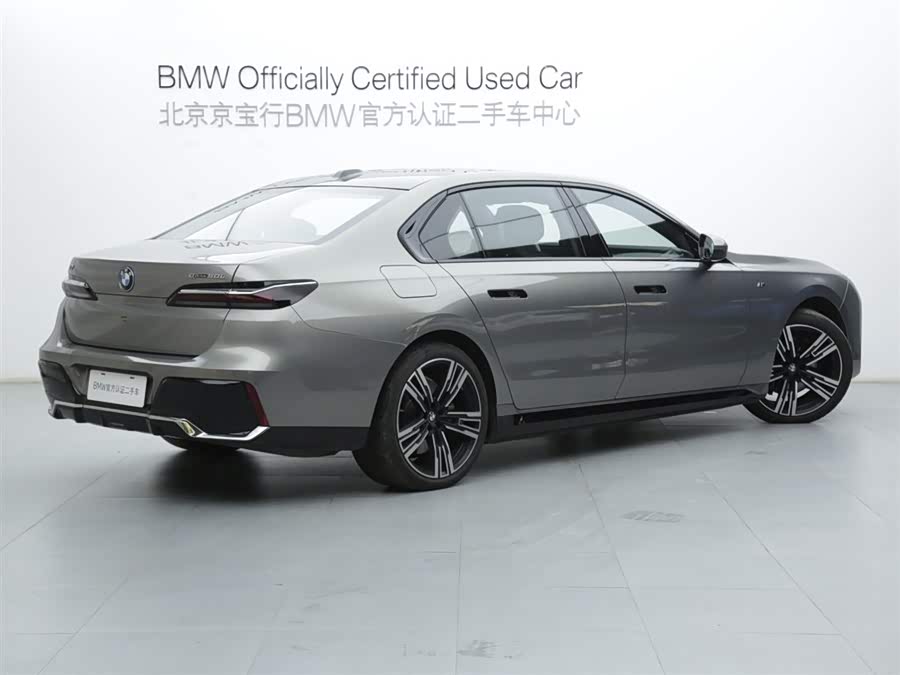 BMW i7 2023 car image #5