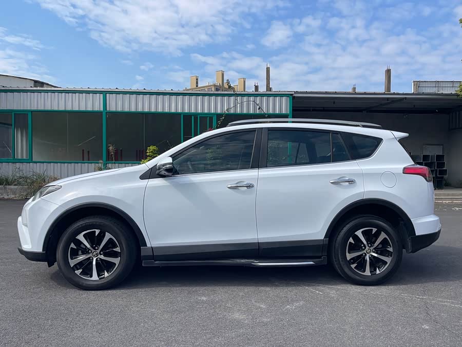 Toyota RAV4 2018 immagine di auto #5