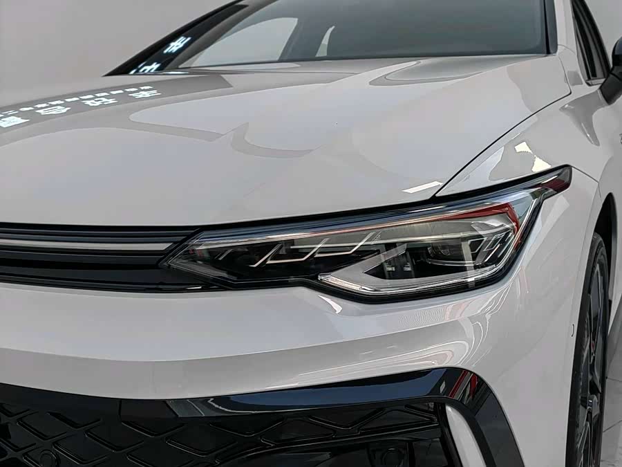 Volkswagen Golf 2025 car image #5