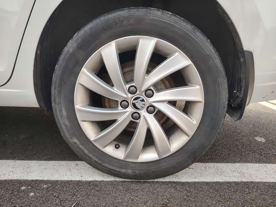 Skoda Rapid 2018 car image #5