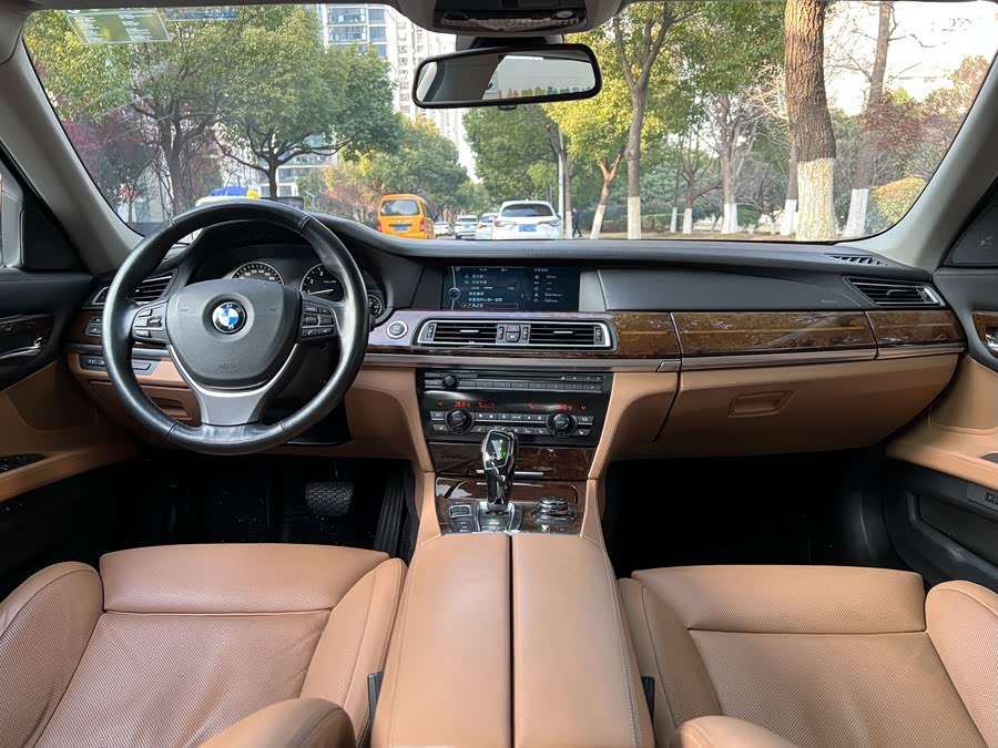 BMW 7 Series 2012 immagine di auto #5