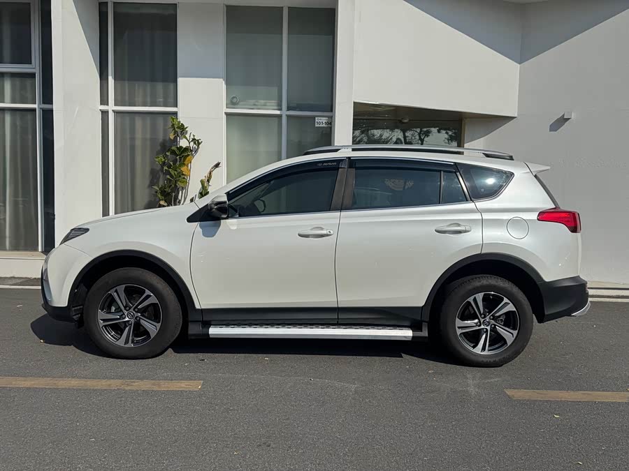Toyota RAV4 2015 car image #5