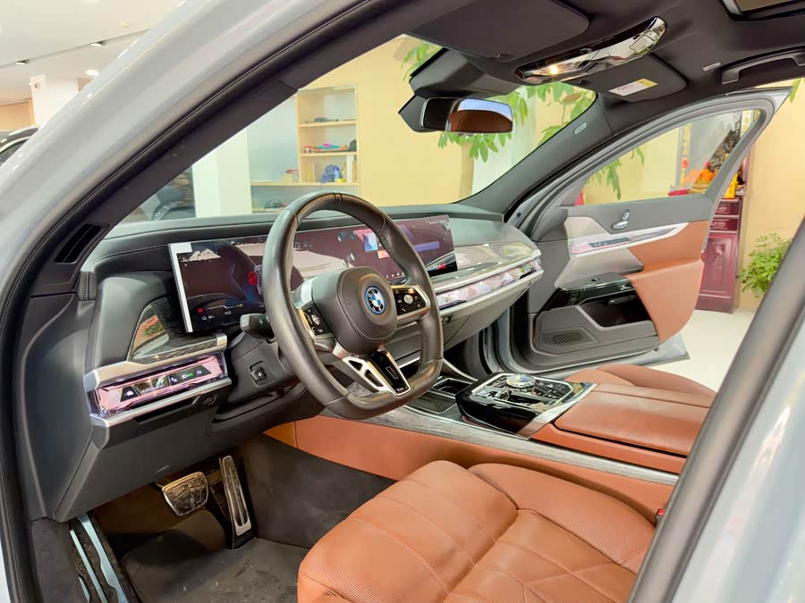 BMW i7 2023 car image #5