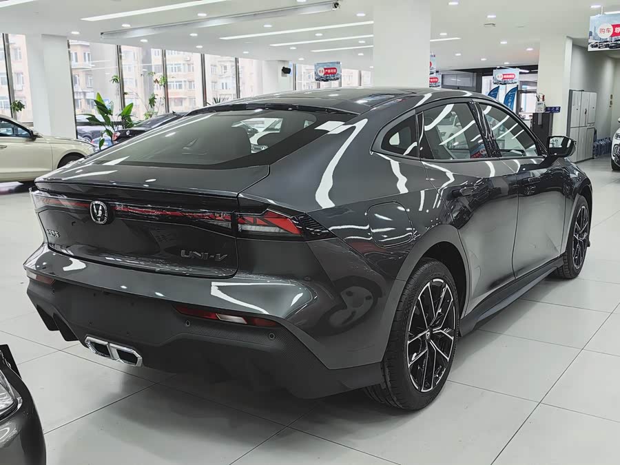 Volkswagen UNI-V iDD 2025 car image #5
