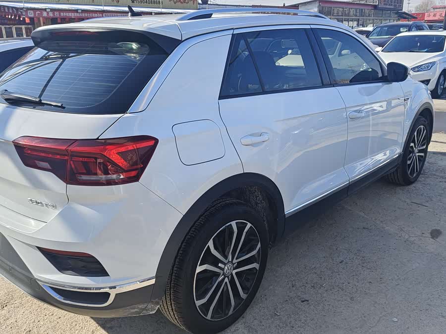 Volkswagen T-Roc 2020 car image #5