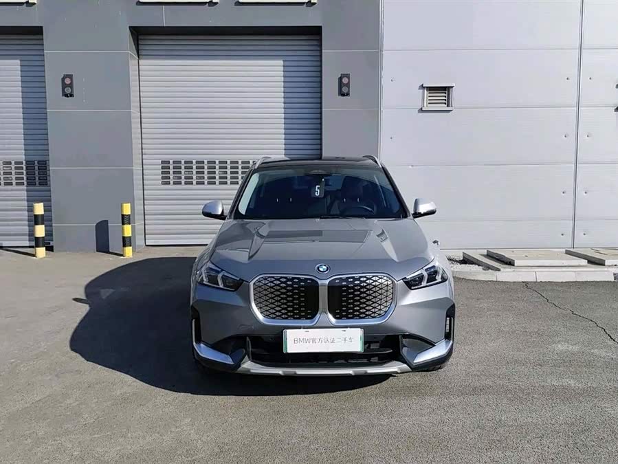 BMW iX1 2025 car image #5