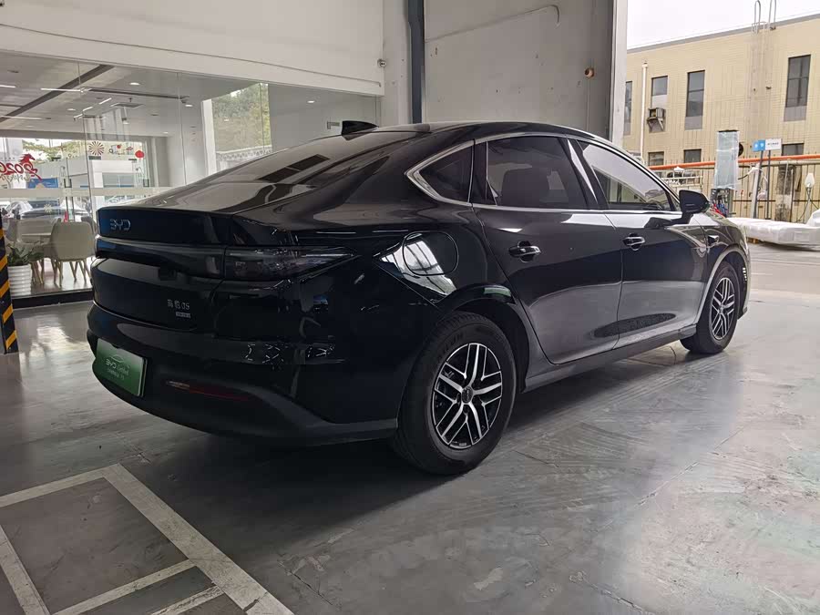 BYD Seal 05 DM-i 2025 car image #5