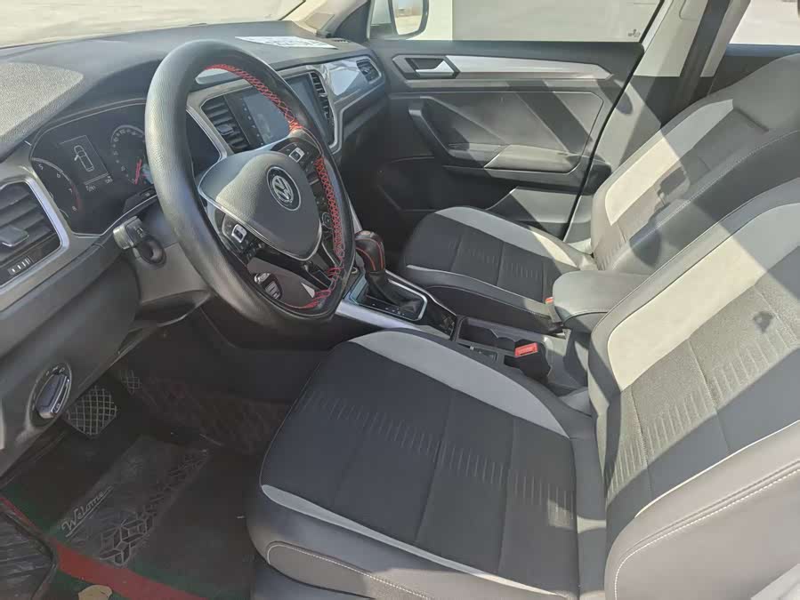 Volkswagen T-Roc 2019 car image #5