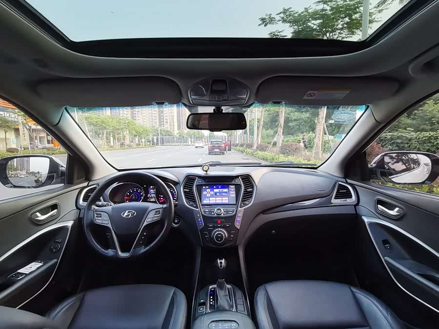 Hyundai Santa Fe 2013 car image #5