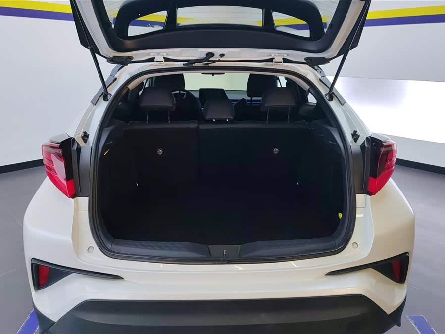 Toyota C-HR 2022 immagine di auto #5